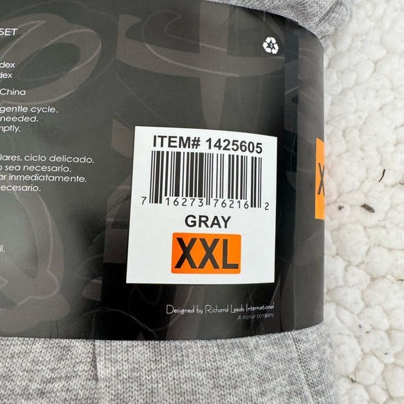 New with tags - Disney Mickey print 2 piece cozy pajama set size XXL - Picture 4 of 4